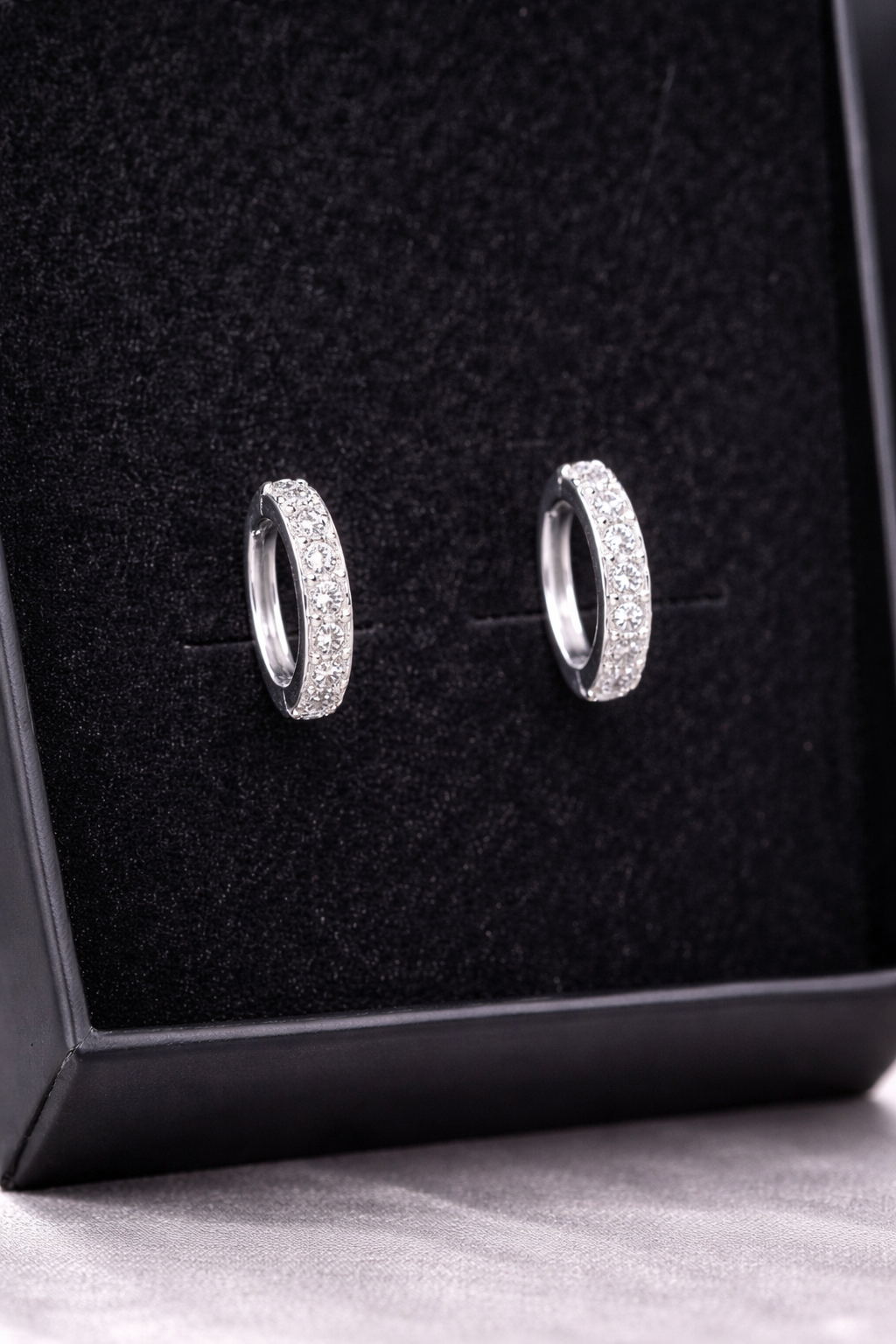 Lunara 925 Ohrringe mit Zirkonia + Gratis Rosenstrauß