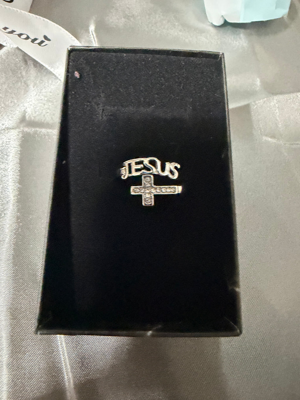 Divina 925 Kreuz Ring „Jesus“ + Gratis Rosenstrauß